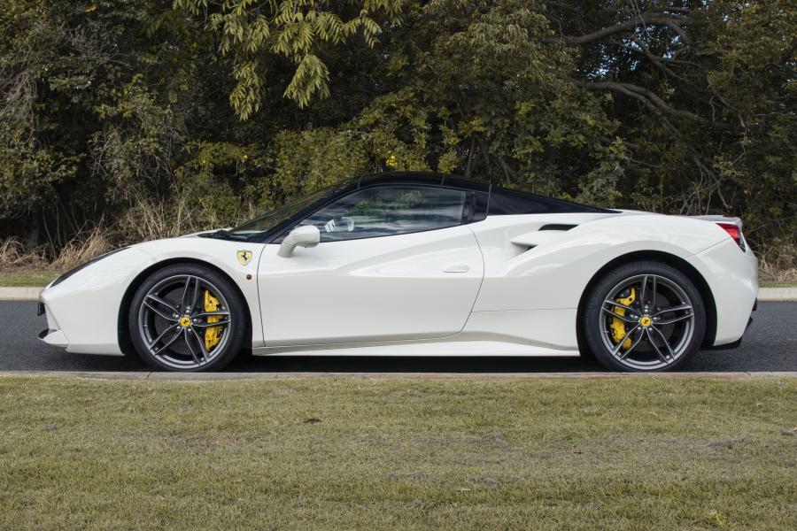  Ferrari 488 Spider 2016 года  (AU) (фото 16 из 23)